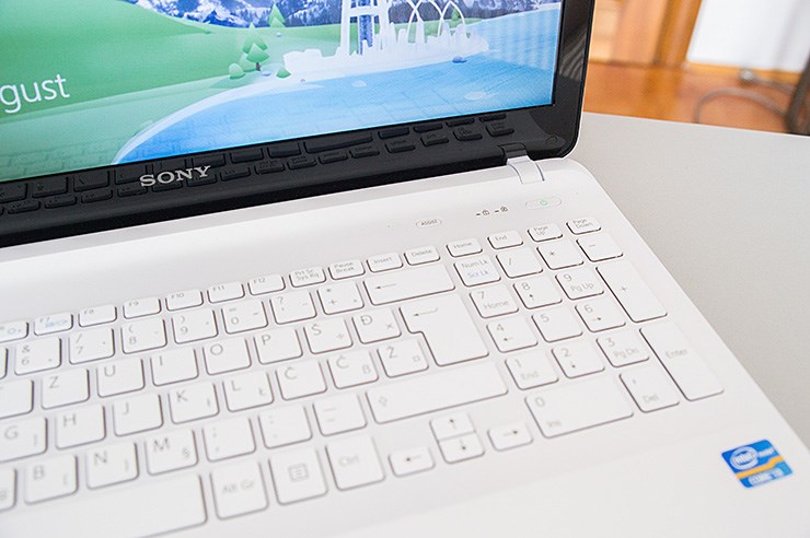 Sony Vaio Fit 15 (13).jpg